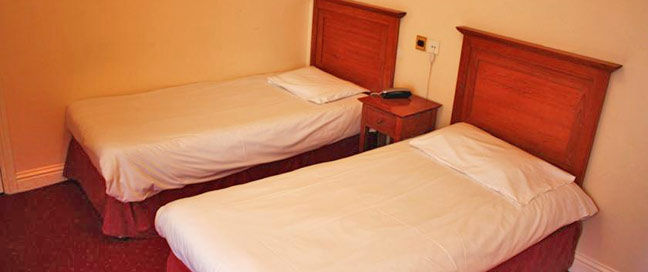 Lynams Hotel - Twin Room Lynams Hotel - Twin Room