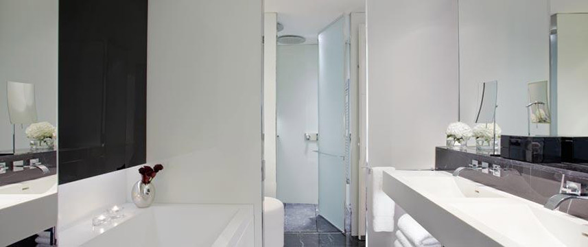 ME London - Chic Suite Bathroom