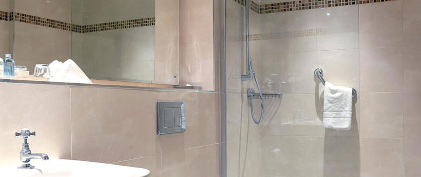 Macdonald Craxton Wood Hotel - Bathroom Shower