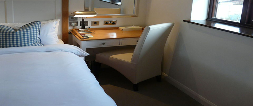 Manor Hotel Desk