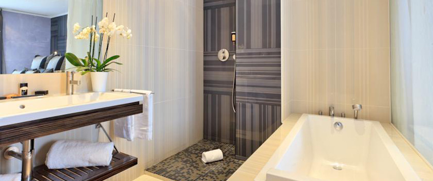 Massena Hotel - Suite Bathroom