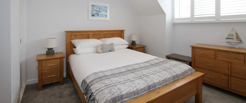 Mawgan Porth Apartments - Double Bed