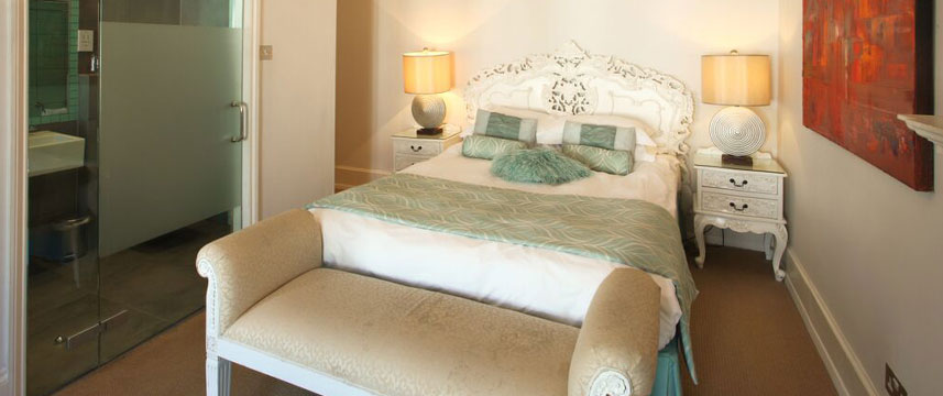 Mayflower Hotel - Bedroom Luxury