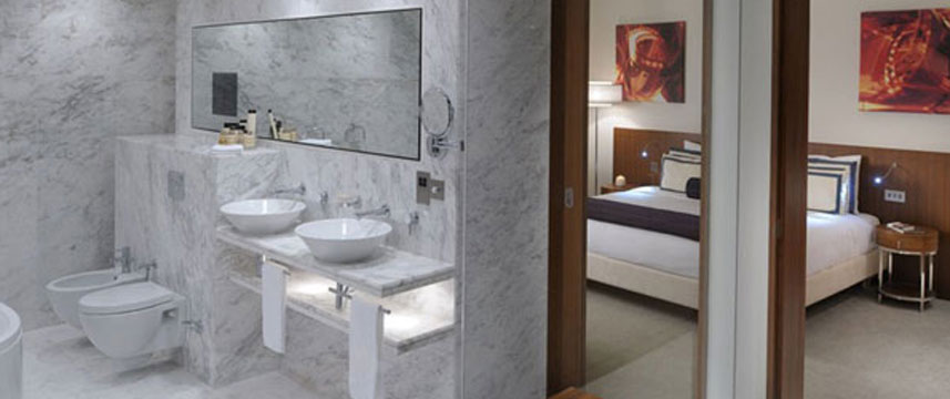 Media One Hotel Dubai - Bathroom