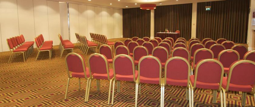 Menzies Dyce - Conference Room