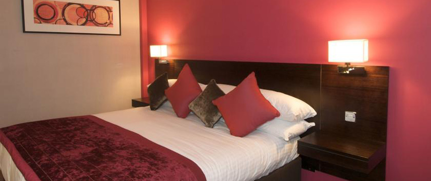 Menzies Dyce - Double Bedroom