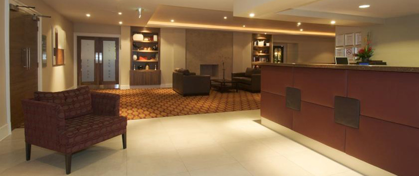 Menzies Dyce - Entrance Lounge