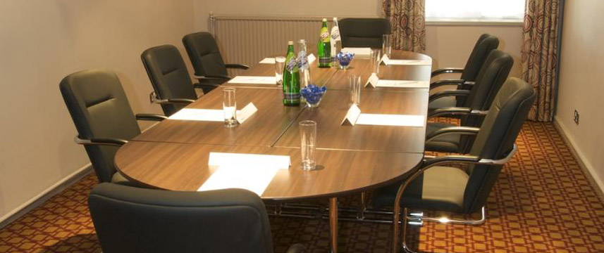 Menzies Dyce - Meeting Room