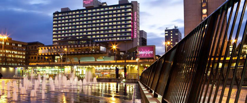 Mercure Manchester Picadilly Exterior Night