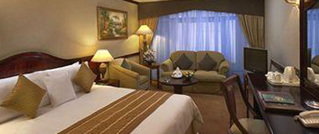 Metropolitan Hotel Dubai - Bedroom