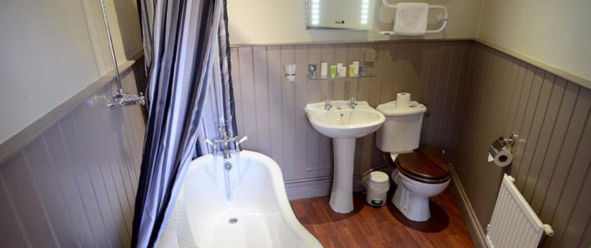 Millers Arms Inn - Bathroom Bath Millers Arms Inn - Bathroom Bath