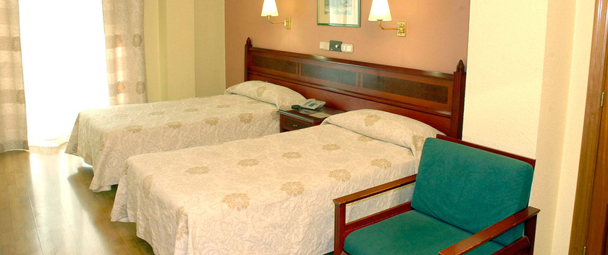 Monte Carlo Hotel - Twin Bedroom
