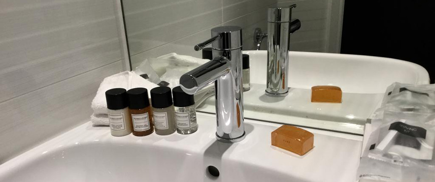 Mornington Hotel London Victoria - Bathroom Mornington Hotel London Victoria - Bathroom