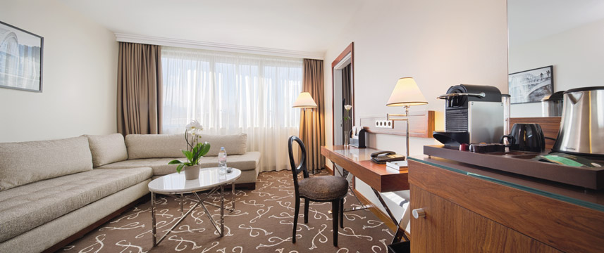 Movenpick Hotel Paris Neuilly - Suite Lounge Movenpick Hotel Paris Neuilly - Suite Lounge