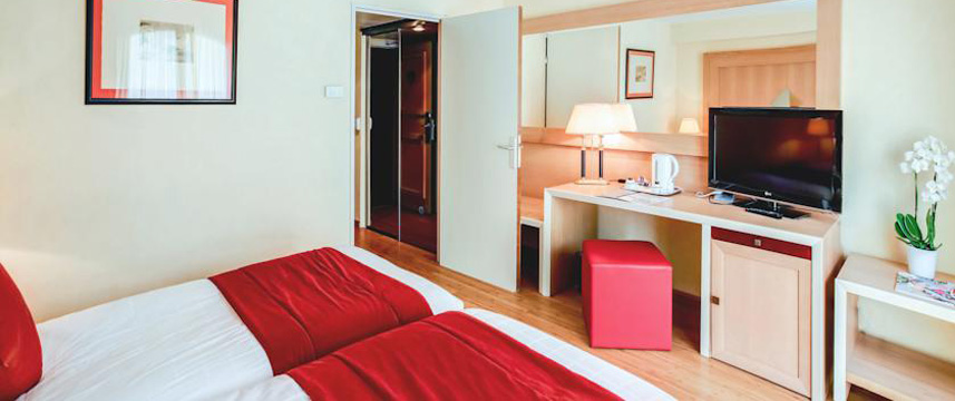 Nice Riviera Hotel - Twin Bedroom
