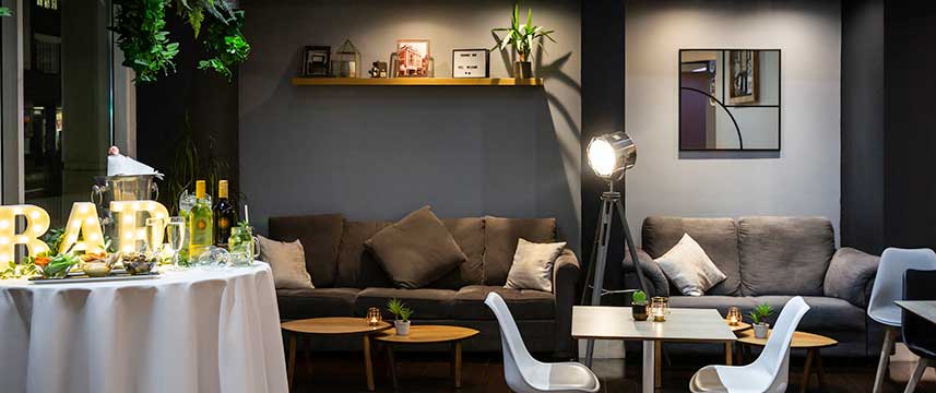 Novotel Reading Centre - Bar Seating Novotel Reading Centre - Bar Seating