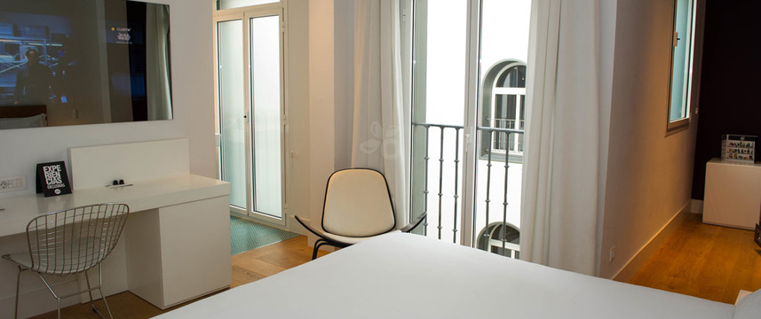 One Shot 23 - Patio Room