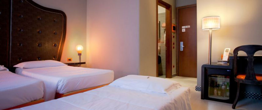 Orange Hotel - Large Deluxe Room
