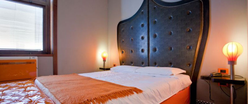 Orange Hotel - Queen Bed