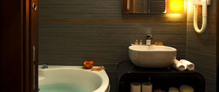 Orange Hotel - Regular Bathroom