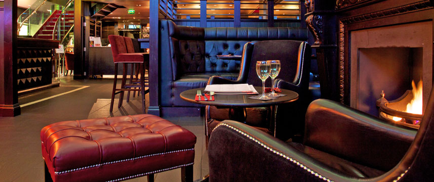 Park Inn Belfast - Bar Fireplace Park Inn Belfast - Bar Fireplace