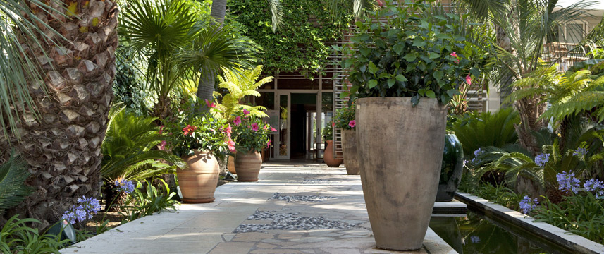 Port Prestige Hotel Grounds