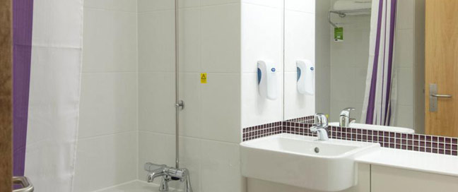 Premier Inn Edinburgh Haymarket - Bathroom