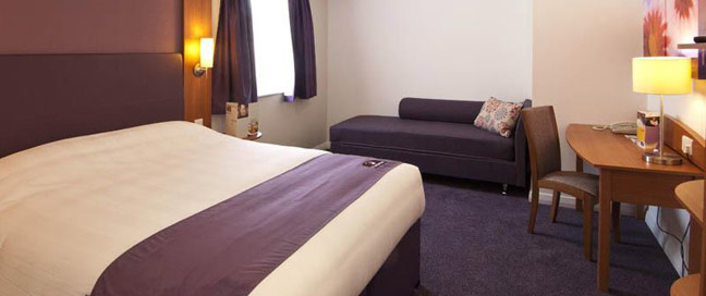 Premier Inn Edinburgh Haymarket - Double Bedroom