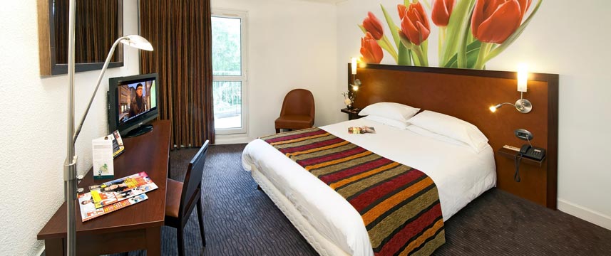 Qualys-Hotel Golf Paris Est - Guestroom