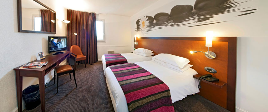 Qualys-Hotel Golf Paris Est - Twin Guestroom