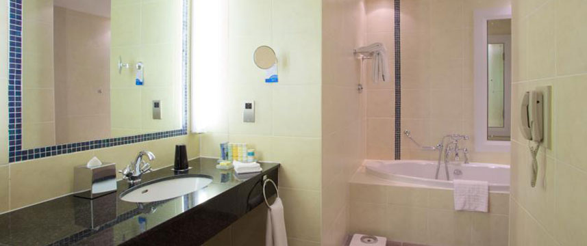 Radisson Belfast - Bathroom Bath Radisson Belfast - Bathroom Bath