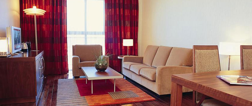 Radisson Belfast - Bedroom Sitting Area Radisson Belfast - Bedroom Sitting Area