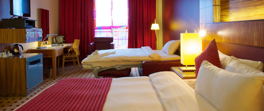 Radisson Belfast - Family Room Radisson Belfast - Family Room