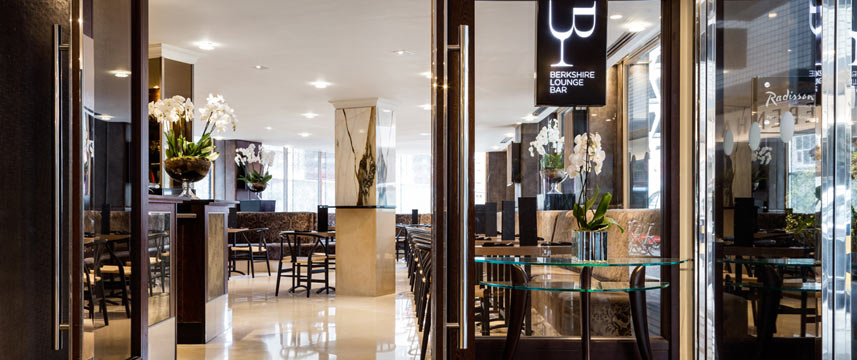 Radisson Blu Edwardian Berkshire - Lounge Bar Entrance