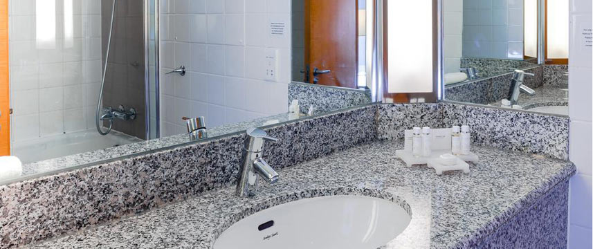 Radisson Blu Portman Hotel - Bathroom