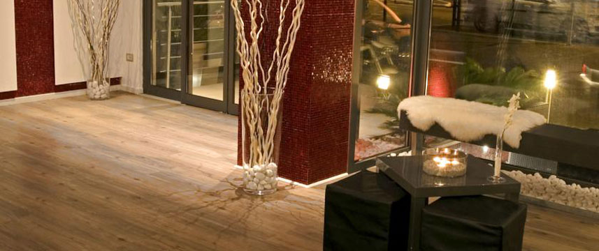 Raganelli - Lobby Entrance Raganelli - Lobby Entrance