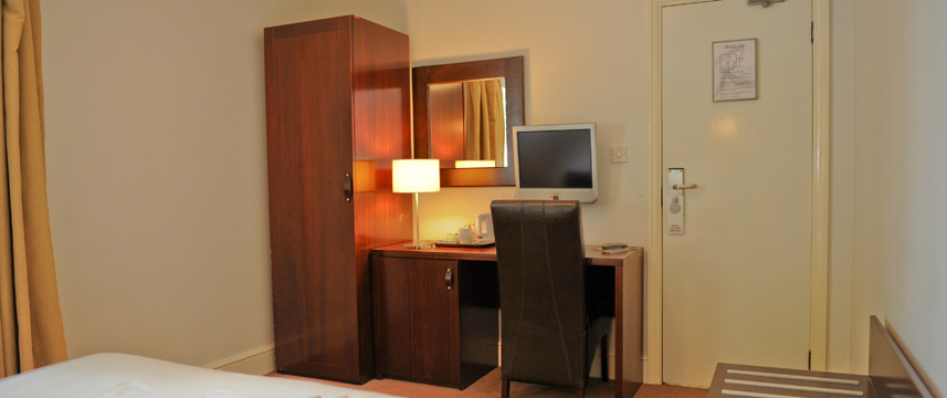 Raglan Hotel - Desk