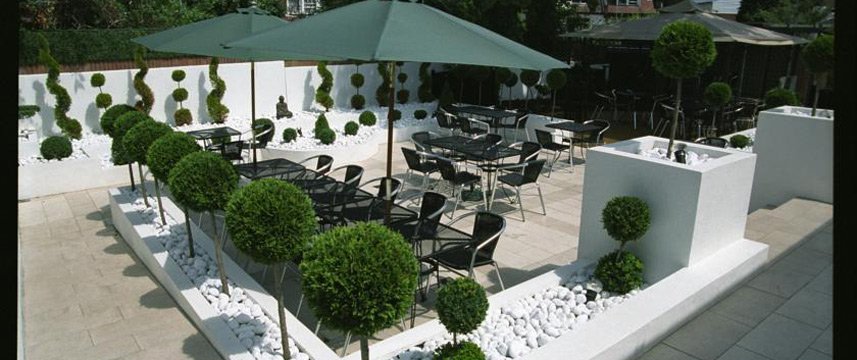 Raglan Hotel - Outside Area