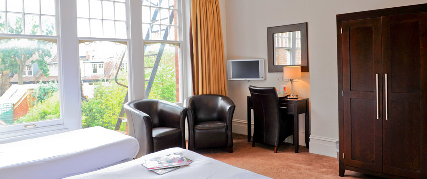 Raglan Hotel - Seating