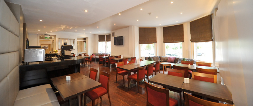 Raglan Hotel - Tables