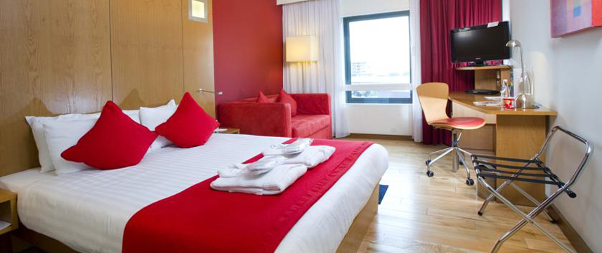 Ramada Encore Belfast City Centre - Double Bedroom Ramada Encore Belfast City Centre - Double Bedroom