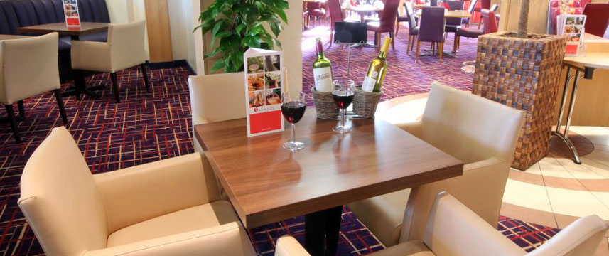 Ramada London North - Seating Ramada London North - Seating