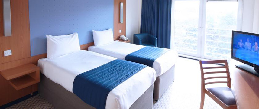 Ramada London North - Twin Bedroom Ramada London North - Twin Bedroom