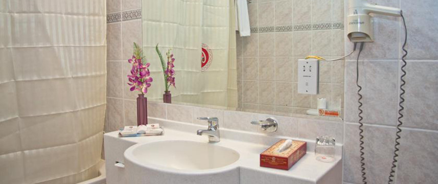 Regal Plaza Hotel - Bathroom Regal Plaza Hotel - Bathroom