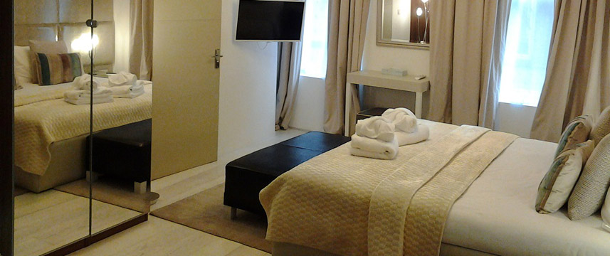 Rez Apartments - Suede Bedroom Area