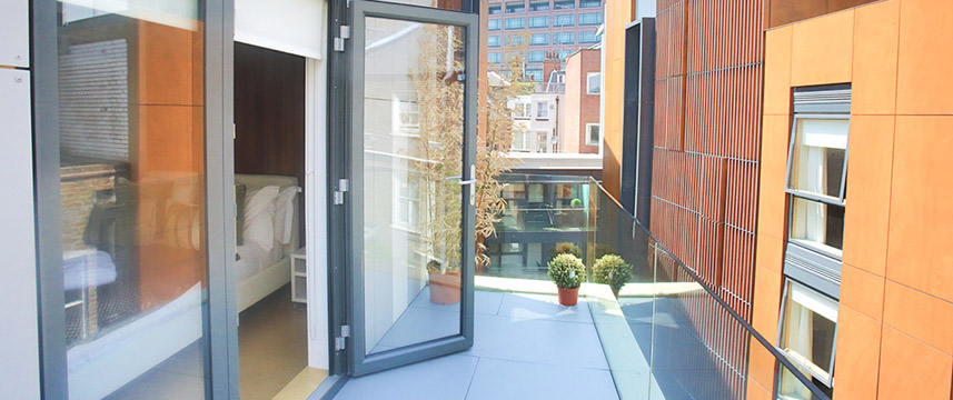 Rez Apartments - Wrens Balcony