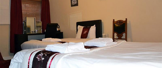 Roscoe House by Urban Chic Bedroom Roscoe House by Urban Chic Bedroom