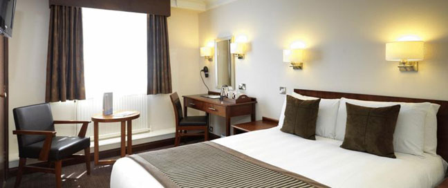 Royal Angus Hotel - Double Bedroom
