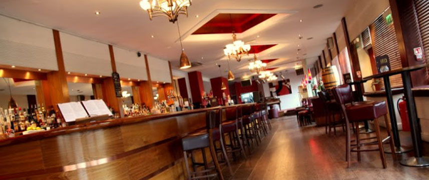 Royal Exeter Hotel - Bar Area Royal Exeter Hotel - Bar Area