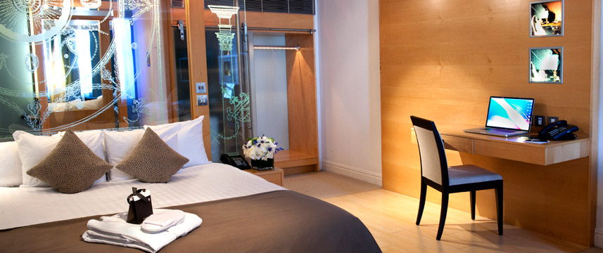 Russell Hotel Suite bed Russell Hotel Suite bed